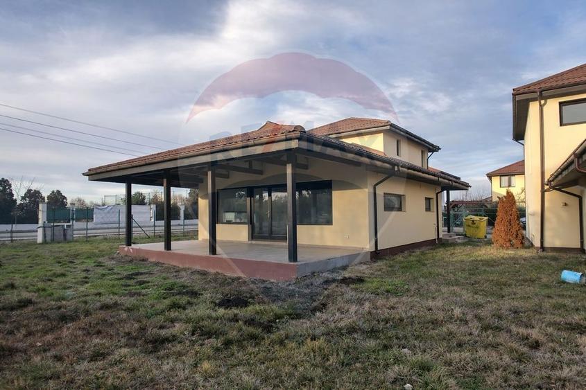 Casa individuala 4 camere cu teren 454 mp cartier privat Crevedia