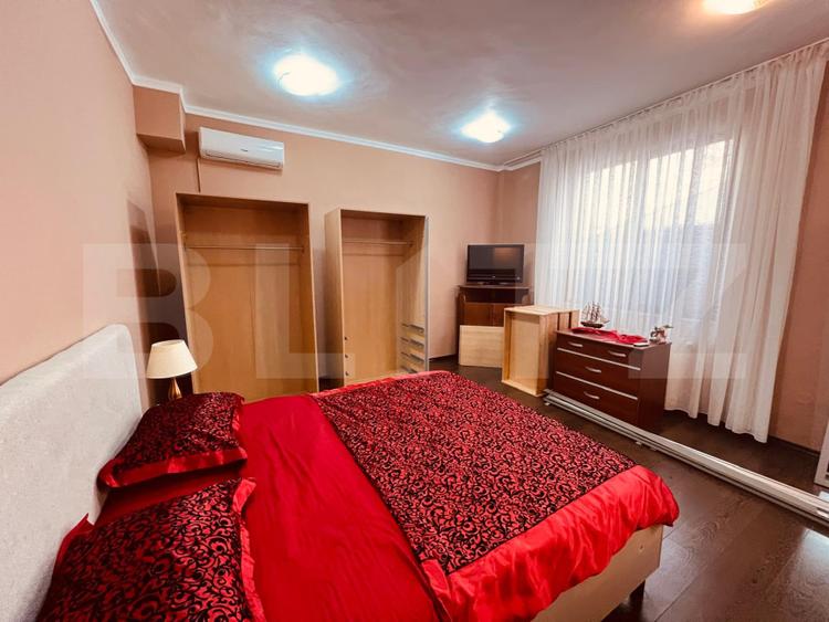 Casă 8 camere, 404 mp, zona Lapus