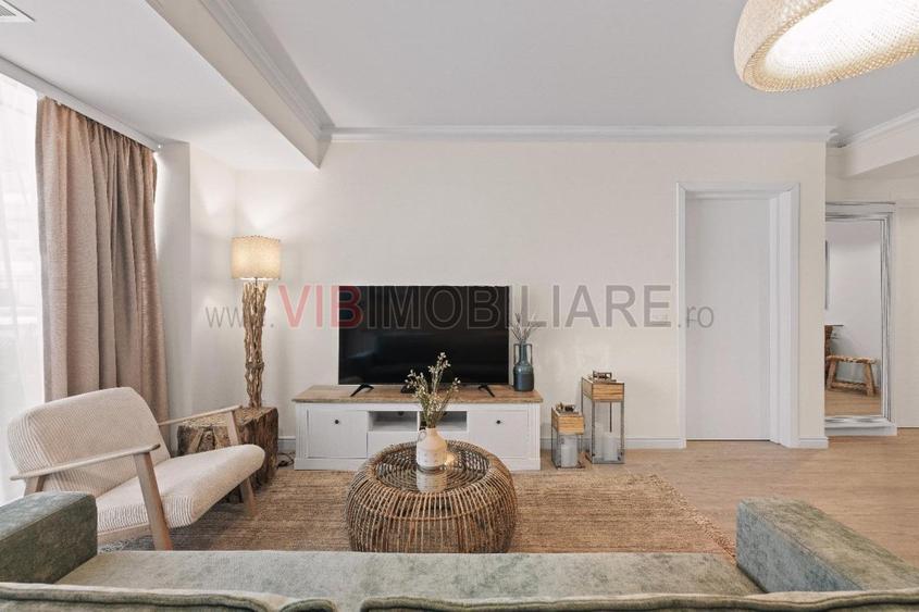 Titanic White, apartament lux, vedere frontala la mare