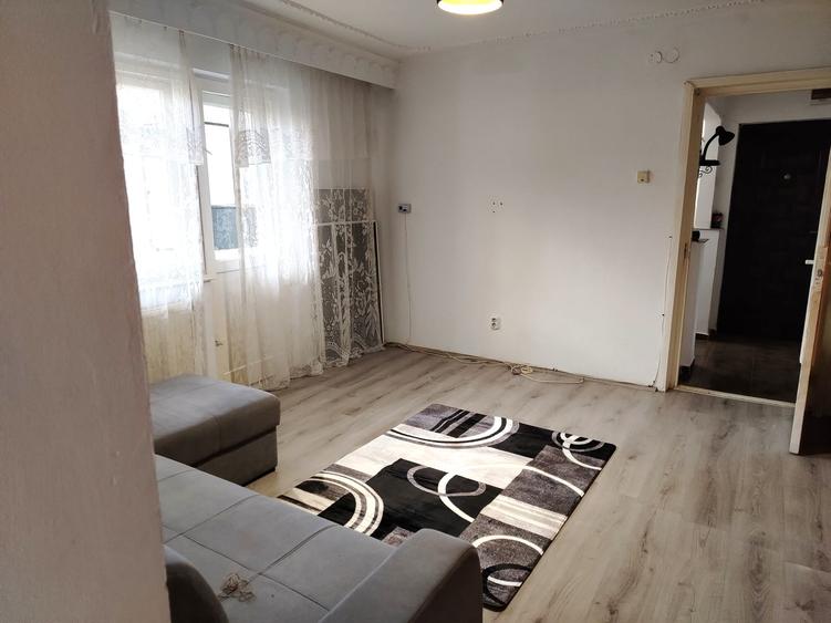 Chirie apartament 2 camere zona Sf.Vineri mobilat 250eur/luna