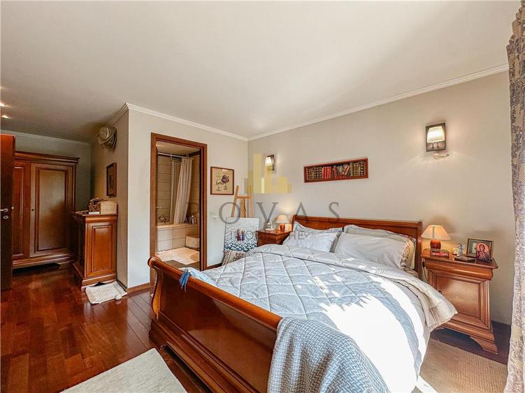 Vanzare  Vila Iancu Nicolae Pipera 4 Camere Piscina