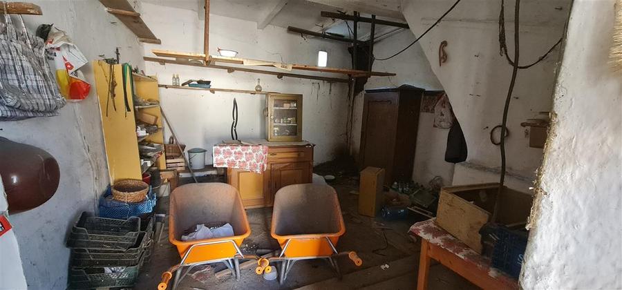 Teren 1270mp cu Casa in Santana, necesita amenajare/demolare