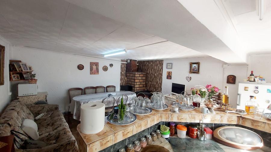 Vanzare casa D+P+1+pod si 519 mp teren in Piatra Neamt compusa din 2 apartamente