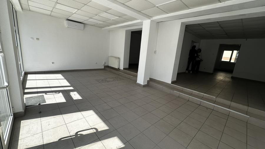 Inchiriere Spatiu Comercial 130 mp la Bulevard cu vad si parcare