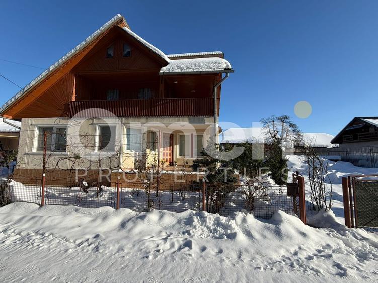 Casa cu piscina de vanzare, cu 6 ari de teren, Unguras