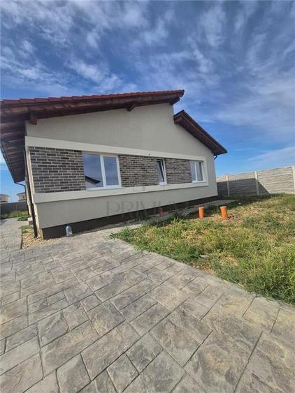 CASA INDIVIDUALA - SUPERBA - APROAPE DE CENTURA