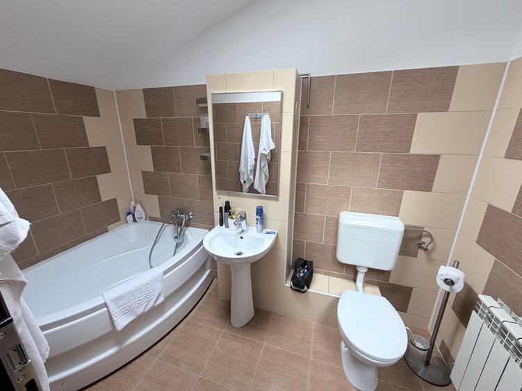 Vânzare unitate hotelieră la cheie - 770 mp. 18 camere. Lift. Parcari