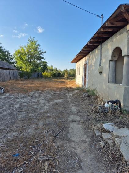 Casă de vânzare în comuna Făcăeni, județul Ialomița – teren 2600 mp, casă nouă,