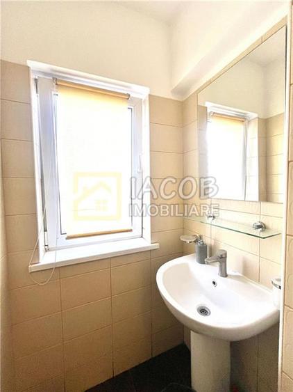 Apartament 2 camere decomandate, zona Curtea de Apel, Bacau