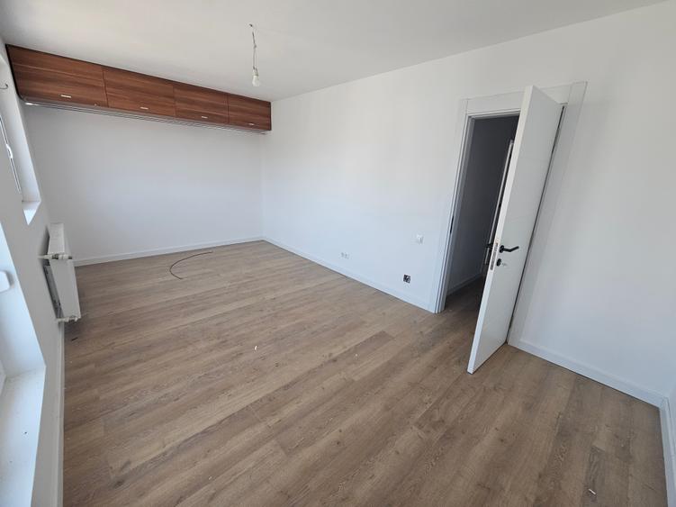 Casă 4 camere + mansardă, 4 băi, curte 350 mp