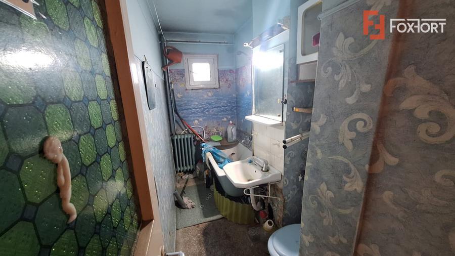 Apartament cu 3 camere + boxa, zona Sagului