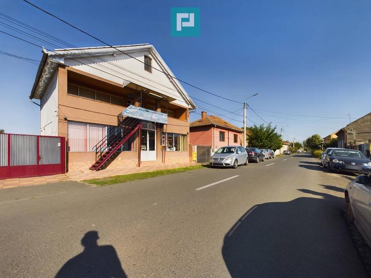 Casă cu teren de 1246 mp în Pârneava