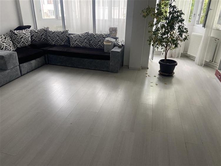 Apartament 3 camere , zona centrala Inspectoratul Scolar, et 4 4, decomandat ,