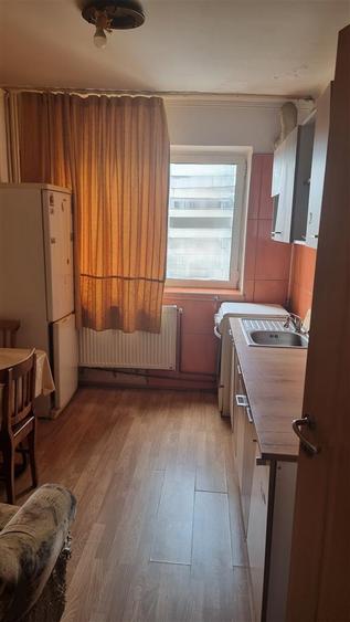Apartament 3 camere de vanzare - Ostroveni, decomandat, etaj 7/10, 2 băi