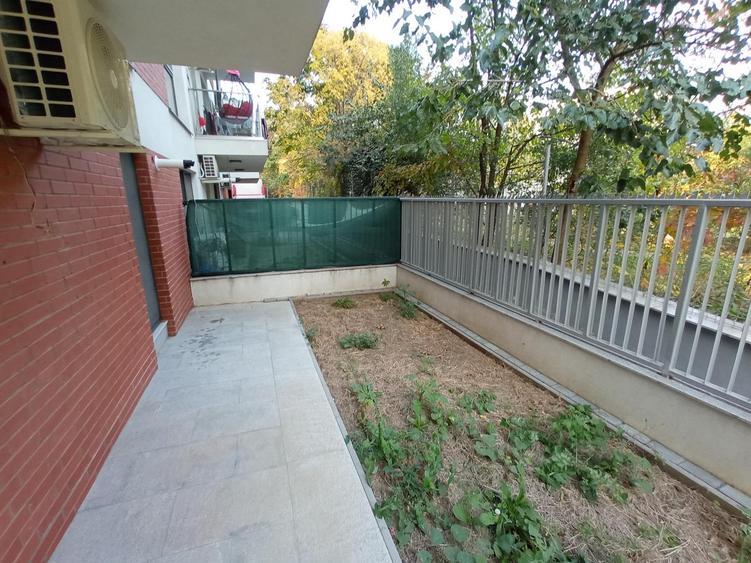 Studio parter cu terasa proprie