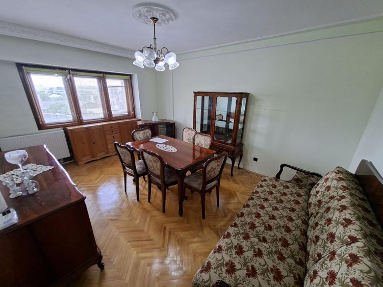 Apartament cu 3 camere decomandat, etajul  5/8, zona Garii