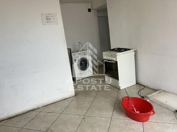 Apartament cu 3 camere, la demisol inalt , zona Steaua