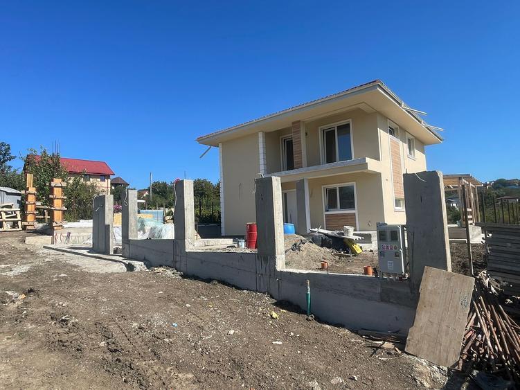 Vila individuala cu 4 camere si 2 bai de vanzare in Valea Adanca