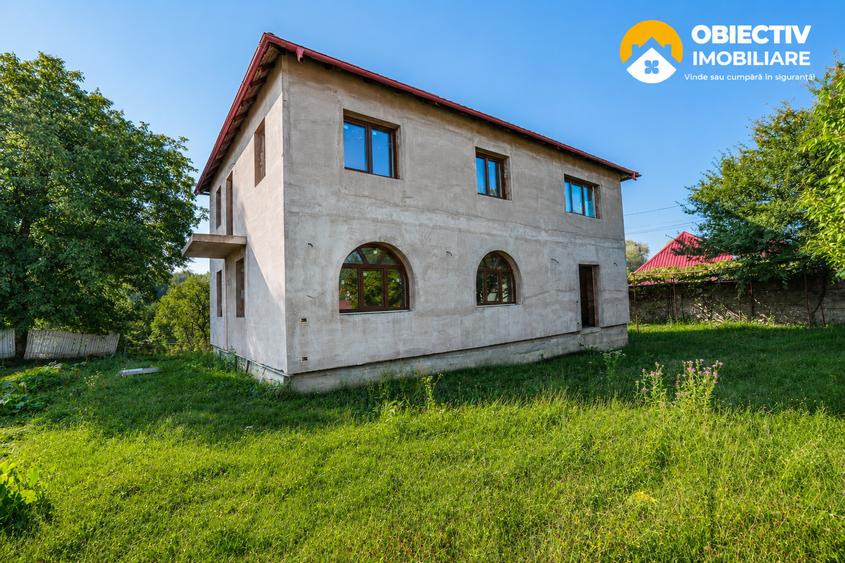 Casa P+E, 222 mp construiti, teren 1.078 mp, Borlesti, jud. Neamt