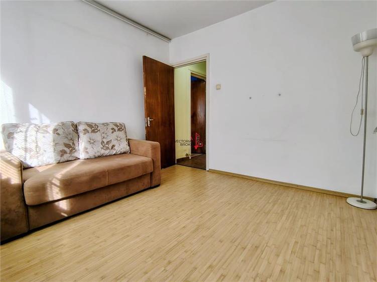 Apartament 3 camere decomandat in bloc reabilitat zona Ozana