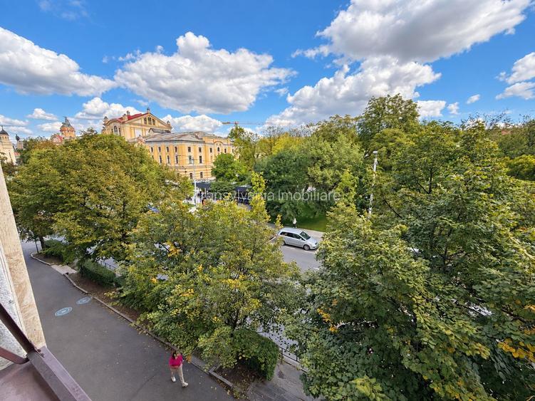 Apartament cu 70 mp | Ultracentral | Piața Ștefan cel Mare - 15