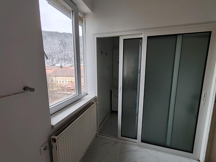 Apartament 3 camere pozitie deosebita zona Colinei