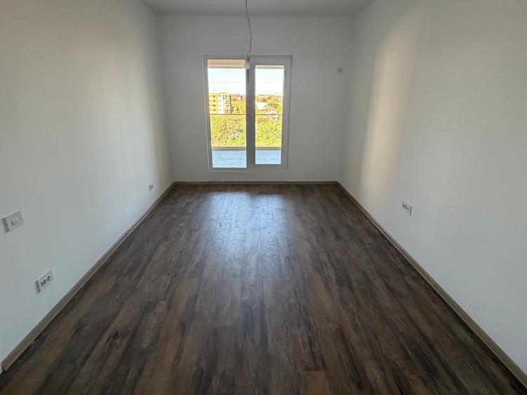 Apartament 2 camere,finalizat,centrala proprie+loc de parcare,vedere catre Lac
