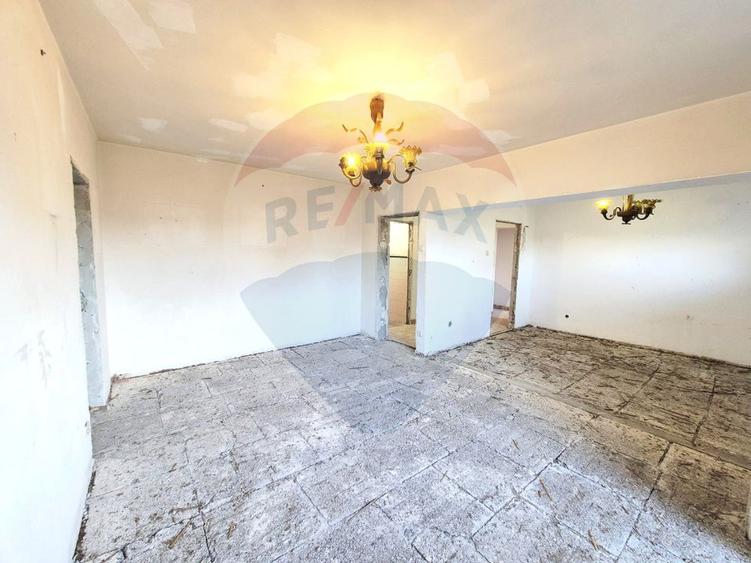 Apartament de vânzare 3 - 4 camere Zona P-ta Unirii Constitutiei Izvor