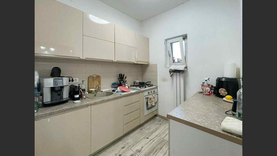 Casa 7 camere, teren 590 mp in Calnic