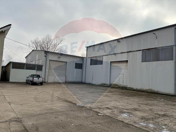 Spațiu industrial în Deva - Platformă betonată, 2 hale , linie CFR