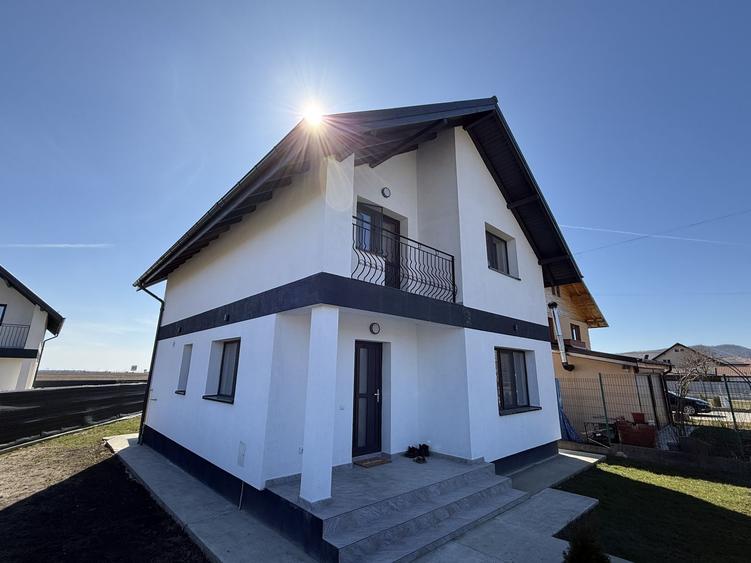 Vilă nouă 155 mp cu terasă acoperită și curte 448 mp Bănești Prahova