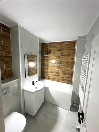 Apartament cu 4 camere Dacia, et 1