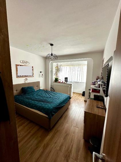 Proprietar vând apartament 4 camere, 84 mp, decomandat, zonă centrală Gh. Lazar