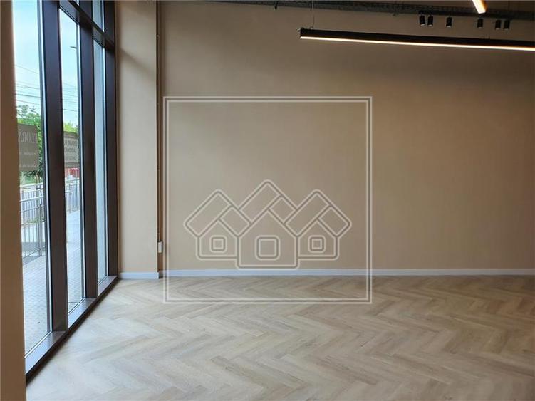 Spatiu comercial modern de inchiriat - parter, zona Gusterita