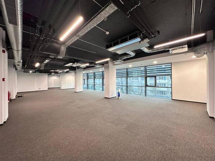 Spatii birouri semicentru, Podul de Piatra, Noc, de la 40mp la 1000mp