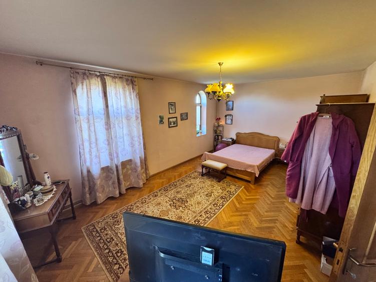 Casa individuala P+1+M amplasata pe un teren de 1612 mp.