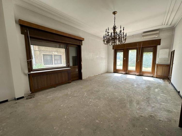 Vila In Renovare Langa Arcul De Triumf cu 600 mp Utili