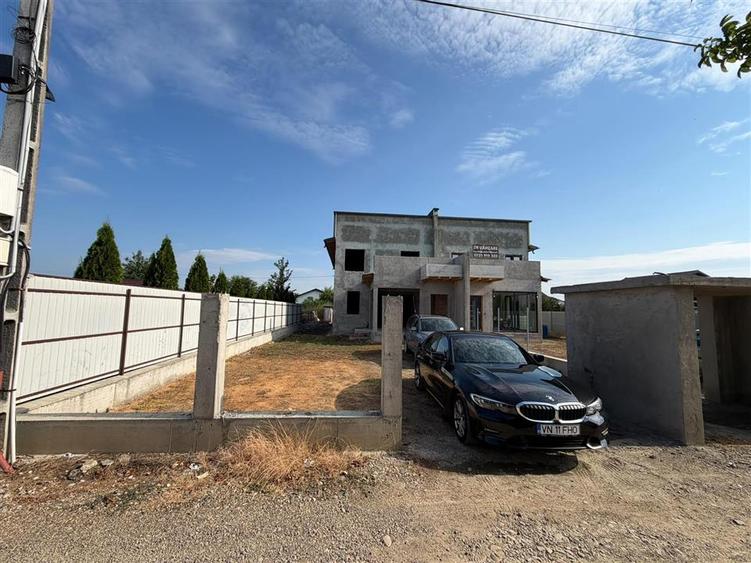 Vila P+1 duplex de vanzare in Vanatori cu utilitati