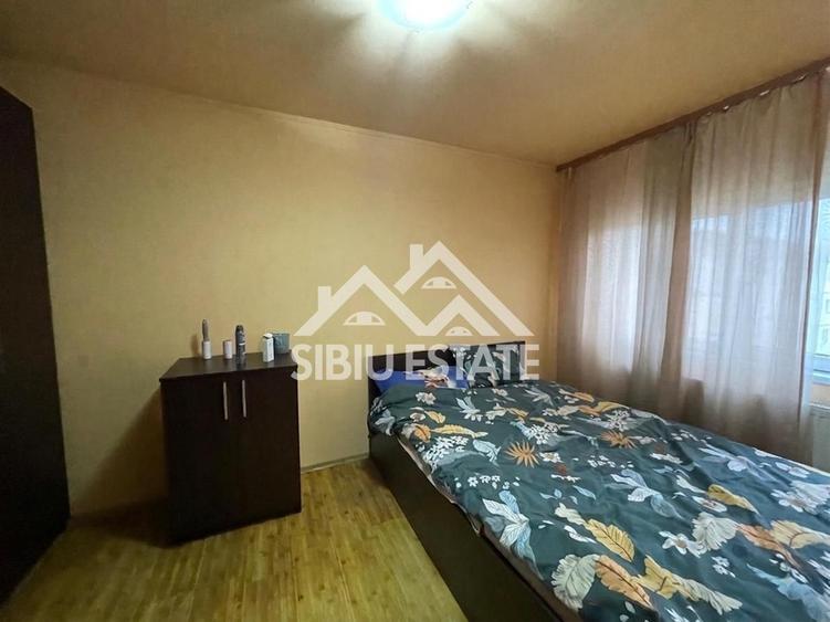 Apartament luminos cu 2 camere, la mansardă, în zonă căutată