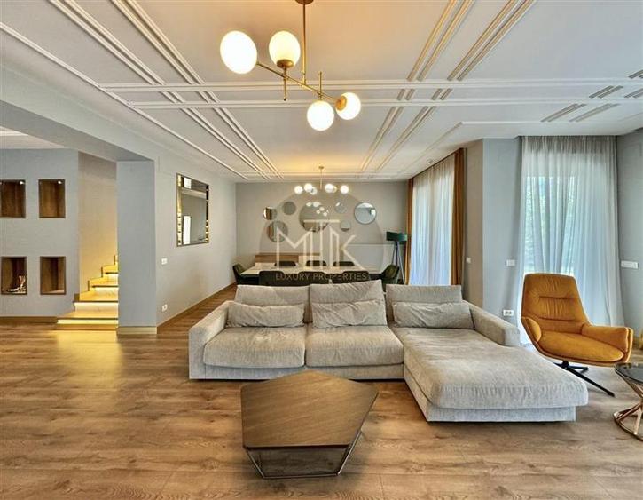 VILA INDIVIDUALA de LUX in Complex | 8 camere | Mobilata&utilata | 4 locuri de p