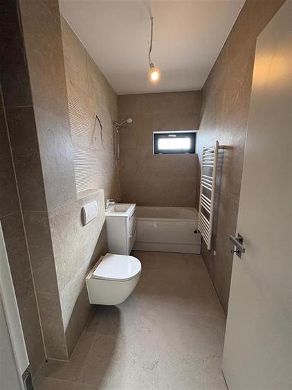 Apartament de vanzare cu 3 camere Tractorul