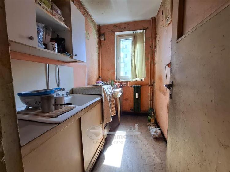 Apartament 2 camere, Podu Ros - Emil Racovita, etaj intermediar, bloc fara risc