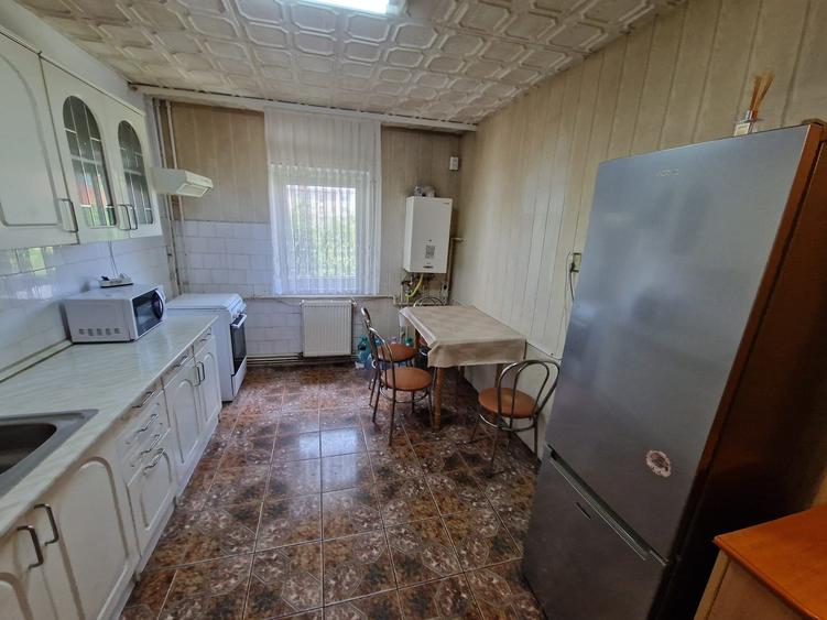 Apartament 3 camere decomandat zona semicentrala
