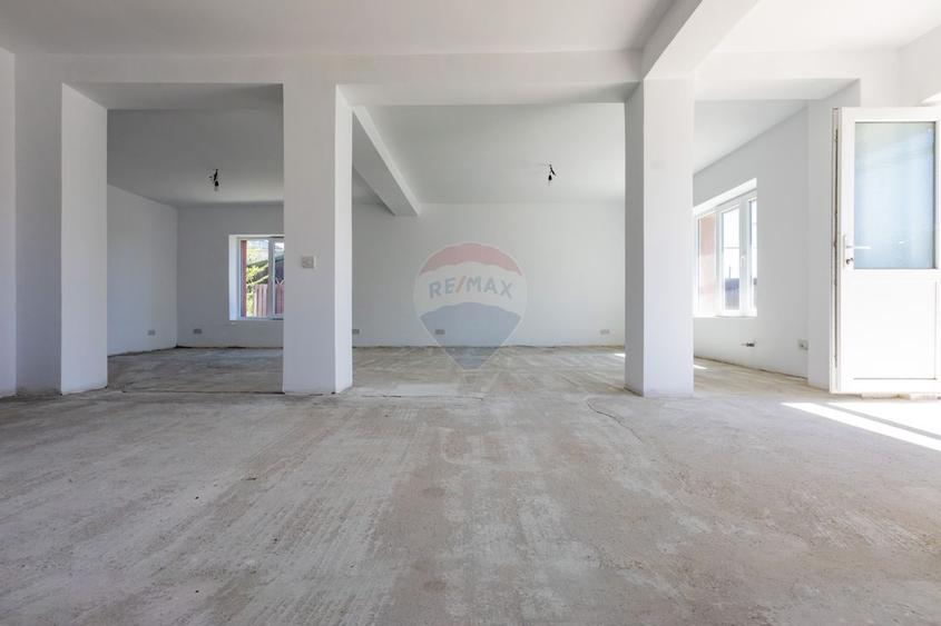 Spatiu comercial 58 mp utili de inchiriat, zona Calea Barladului