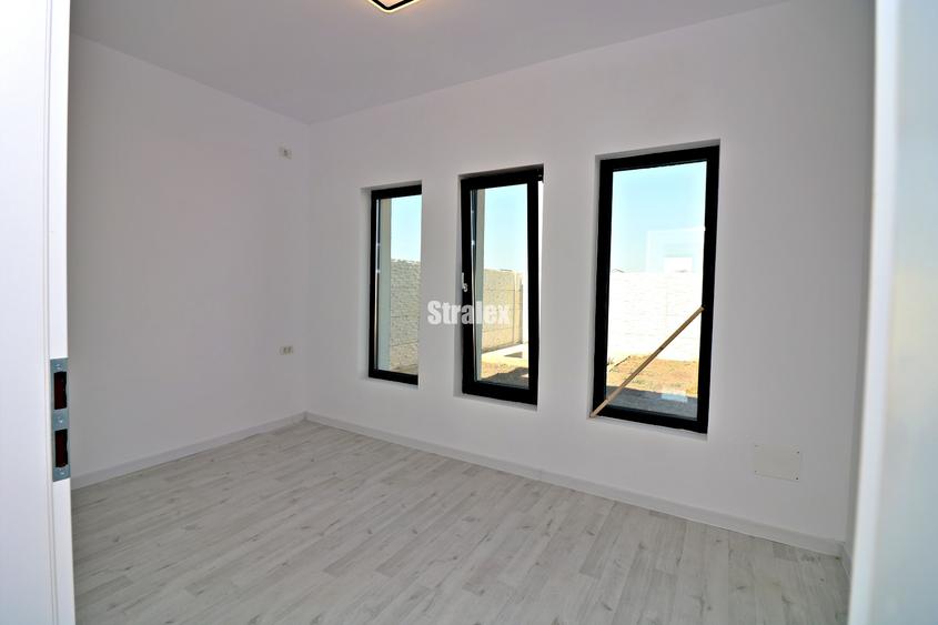 Casa individuala  cu 4 camere si 2 bai