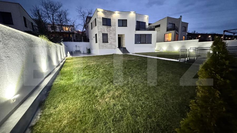 Casa individuala cu 4 camere, 500 mp de teren, garaj de 60 mp, zona Vivo
