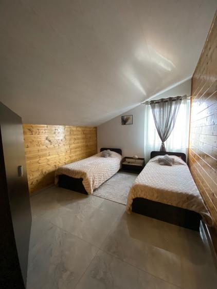 Apartament 4 camere decomandat 140mp, Mansarda, zona Consul, Utilitati incluse