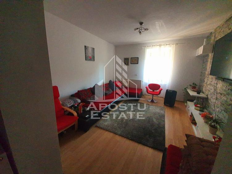 Apartament pe 4 camere, renovat complet la curte comuna in Balcescu