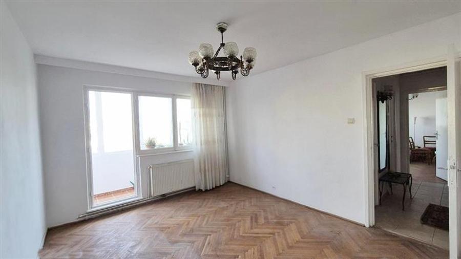 Apartament  3 camere etaj intermediar zona Astra