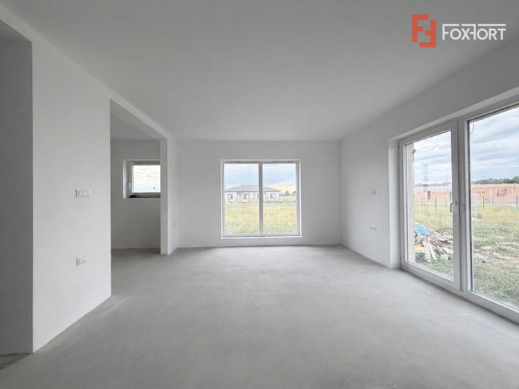 Duplex la cheie cu 3 camere, toate utilitatile - in Mosnita Veche